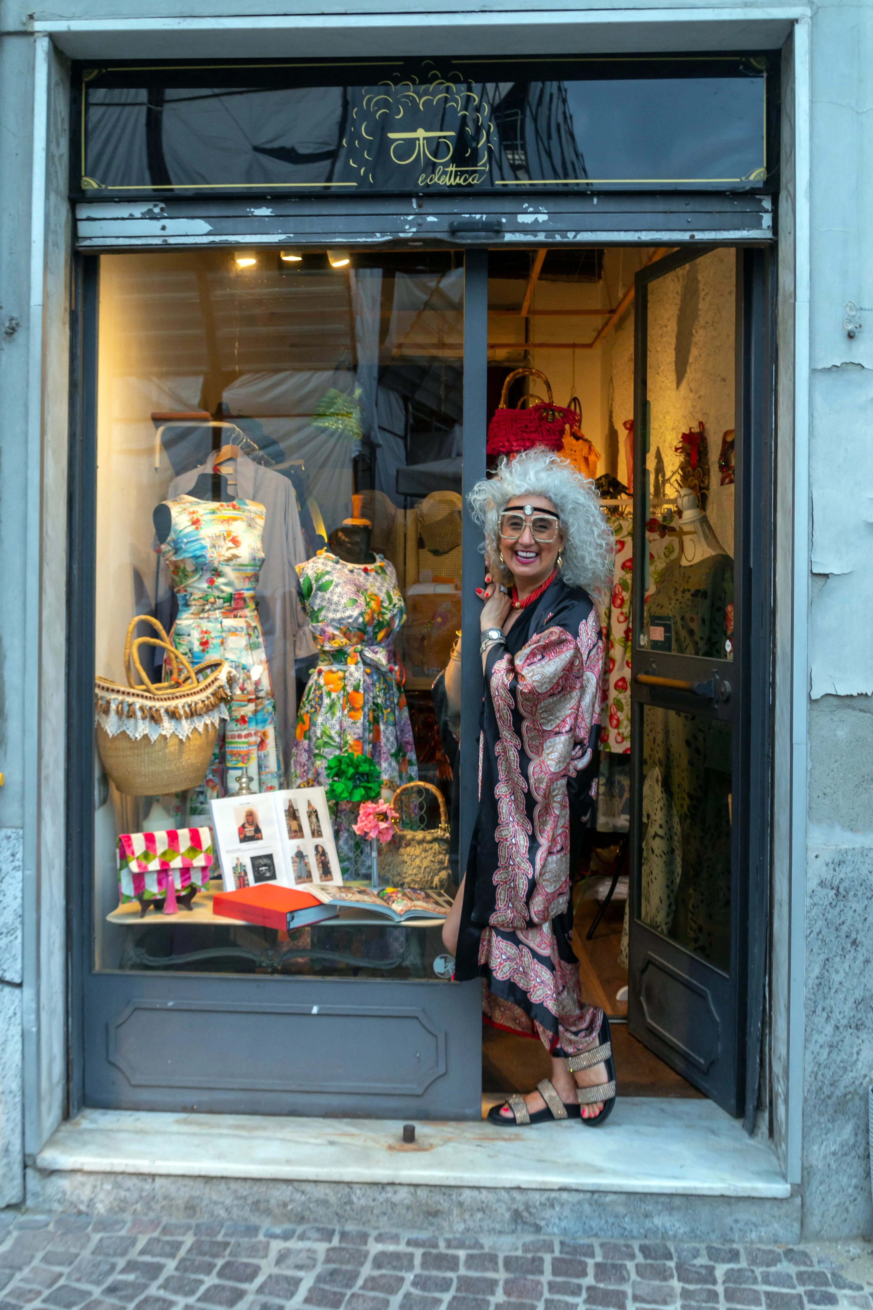 Vetrina e ingresso del negozio Eclettica